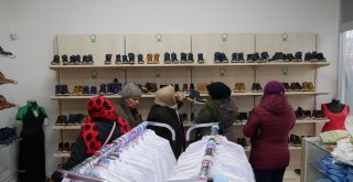 Büyükçekmecede Sevgi Eli Market İhtiyaç Sahiplerinin Yüzünü Güldürüyor