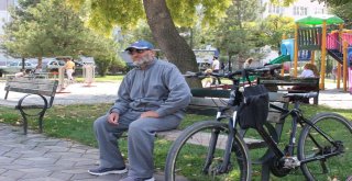 Gençlere Örnek Olmak İçin Bisikletiyle Yola Çıktı