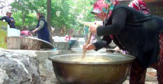 Mezarlıkta 350 Yılı Aşkın Yemek Geleneği Sürüyor