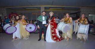 (Özel Haber) Şiirli Şarkılı Nikah Masası