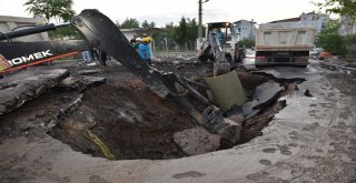 Balıkesirde Ana Su Borusu Patladı