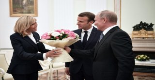 Macron Putini Dünya Kupasına Ev Sahipliği Yaptıkları İçin Tebrik Etti