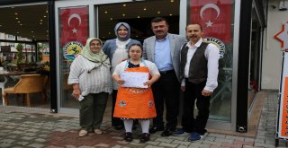 Melek Yüzlüler İş Başı Yapıyor