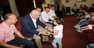 Başkan Seyfi Dingilden Kimsesiz Çocuklara Bayram Hediyesi