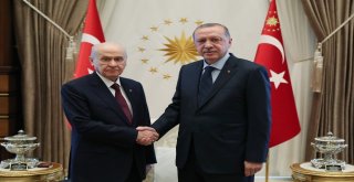 Cumhurbaşkanı Recep Tayyip Erdoğan, Mhp Genel Başkanı Devlet Bahçeliyi Cumhurbaşkanlığı Külliyesinde Kabul Etti.