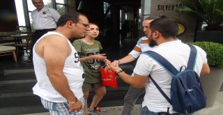 (Özel) Taksimin Göbeğinde İranlı Turistleri Gasp Eden Taksici Kaçtı