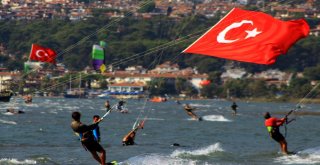 30 Ağustosu Denizde Kutladılar