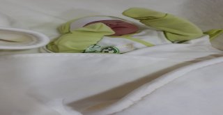 Kız Bebeğin Doğum Raporuna Erkek Yazılınca Kimlik Çıkaramadı