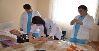 Büyükçekmecede Sevgi Eli Market İhtiyaç Sahiplerinin Yüzünü Güldürüyor