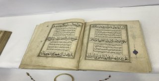 İstanbulda Tarihi Eser Operasyonunda El Yazması 2 Kuran Ele Geçirildi