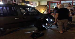 (Özel) Otomobilin Motorunda Sıkışan Yavru Kediye Çifte Kurtarma Operasyonu