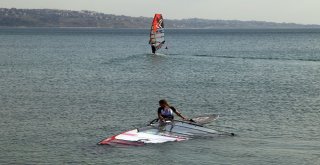 Rüzgar Sörfü Slalom Türkiye Şampiyonası Büyükçekmecede Yapıldı