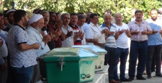 Mersindeki Aile Faciasının Kurbanları Toprağa Verildi