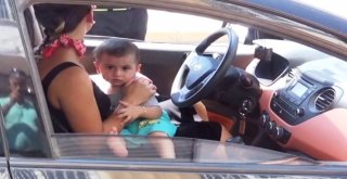 Kucağında Çocukla Trafiğe Çıkan Kadın Sürücüye Ceza