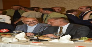 Bakan Ersoy, Kuşadalı Ve Didimli Turizmcilerle Bir Araya Geldi