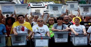 Barselonada Katalonya Referandumunun Yıldönümünde Gösteri