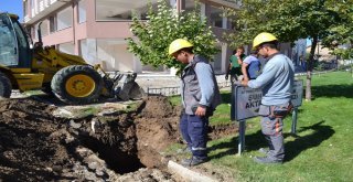Şuhutta Yer Altı Kablo Düzenleme Çalışmaları Devam Ediyor