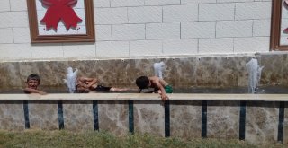 Hakkarideki Sıcaklar Çocukları Bunalttı