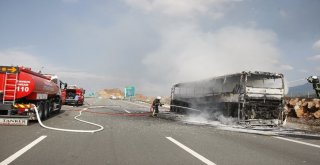 Otoyolda Otobüs Alev Alev Yandı