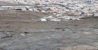 Hacı Adaylarının Hira Dağına Zorlu Tırmanışı