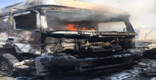 Park Halindeki Araçta Yangın: 1 Yaralı