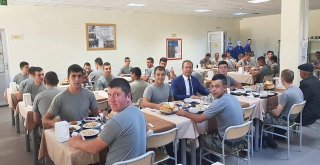 Başkan Öztürk, Mehmetçiklerle Öğlen Yemeğinde Bir Araya Geldi