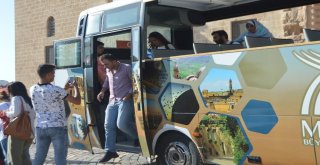 Kayyum Başkandan Turistlere Ücretsiz Özel Gezi Otobüsü Sürprizi