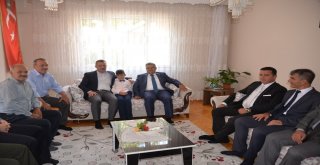 Vali Büyükakın, Şehit Ünal Demirin Ailesini Ziyaret Etti