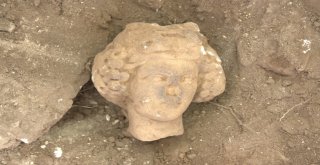 Antik Kentte Dionysosun Heykel Başı Bulundu