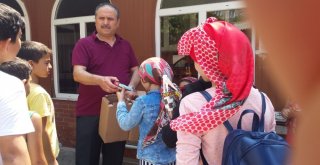 Kuran Kursu Öğrencilerini Serinleten İkram