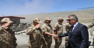 Çaltıkuru Karakolunda Bayrak Töreni