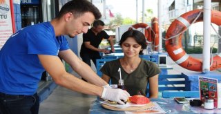 Osmanlı Hamburgeriyle Geleneksel Türk Tadlarını Yeni Nesile Aktarmaya Çalışıyor