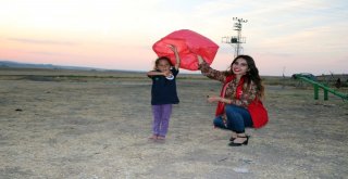 Aileleri Tarlada, Çocukları Bilim Ve Sanat Eğitiminde