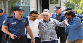 Yaşlı Adam Elindeki Bıçakla Korku Doku Anlar Yaşattı