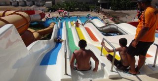 Vatandaşlar Serinlemek İçin Havuzlara Akın Etti