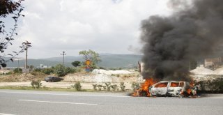 Ana Yolda Alev Alev Yandı