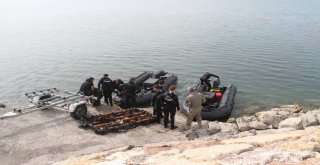 Beyşehir Gölünde Paraşütle Nefes Kesen Eğitim Tatbikatı