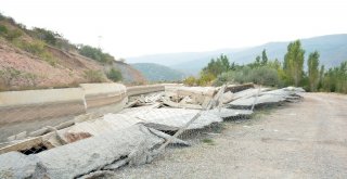 Hes Kanalı Karton Gibi Parçalandı