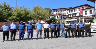 Ürkmezerden Tatilcilere Lokumlu Karşılama