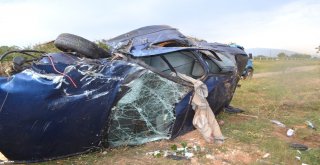 Otomobil Bir Yana Motoru Bir Yana