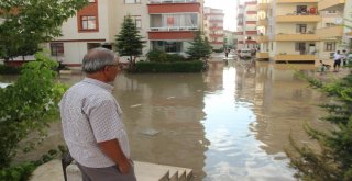 Suda Mahsur Kalan Minibüse İlginç Kurtarma