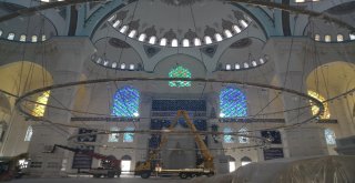Çamlıca Caminin Halıları Serilmeye Başlanıyor