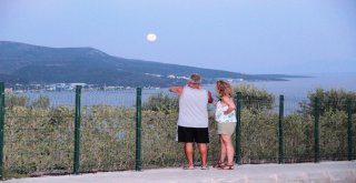 Kanlı Ay İle Aynı Karede Fotoğraf Çekinmek İçin Yarıştılar