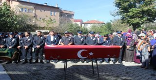 Feci Kazada Hayatını Kaybeden Polis Ve Ailesi Toprağa Verildi