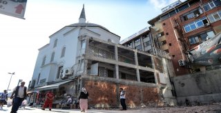 (Özel Haber)  Bahçelievlerde Bir Duvarı Olmayan Cami  Havadan Görüntülendi