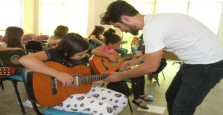 Sarıgöl Gençlik Merkezinde Kurslar Başladı