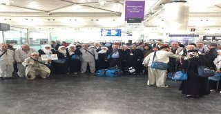 Umre Sezonu Açıldı, İlk Grup Havalimanından Uğurlandı