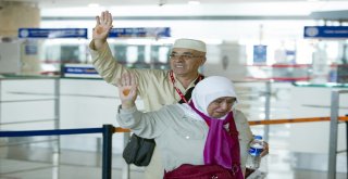 Ankaradan İlk Hac Kafilesi Dualarla Uğurlandı