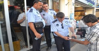 Camda Sıkışan Güvercin Kurtarıldı