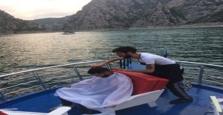 Dağda Tıraş Yapan Berberin Hedefi Eyfel Kulesi